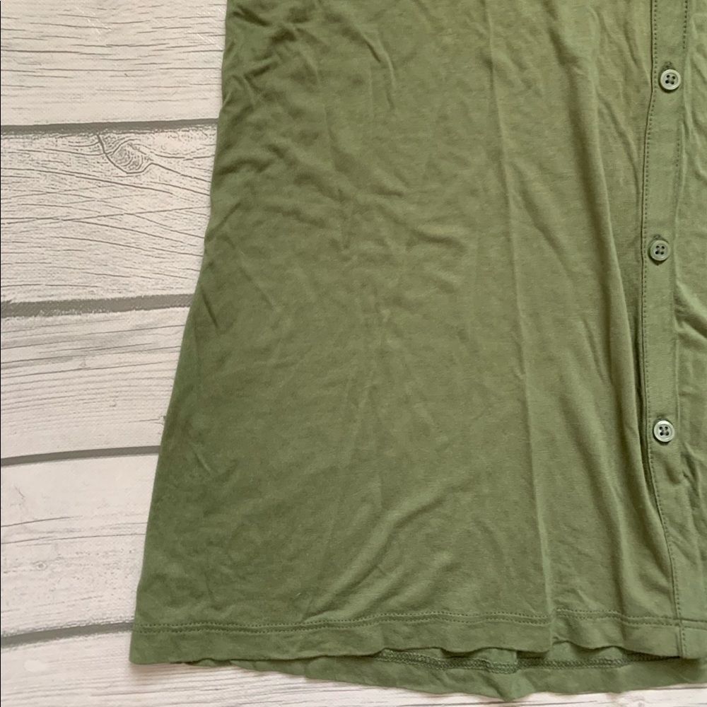 Old Navy-Olive green top-medium tall - Picture 6 of 8